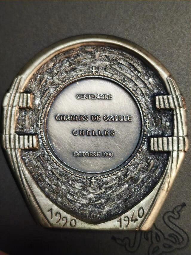 【旋风钱币】1月24日19:00准时开拍 精美欧洲币章、银币银章、第三帝国钱币等 全场包邮！ 法国艺术大章 戴高乐诞辰100年纪念章 高浮雕精制 超大镀银章 72*74.5MM 173.3克