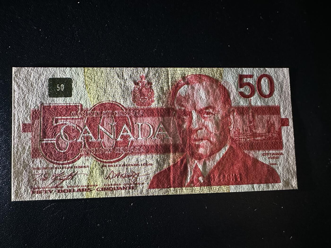 《外钞收藏家》第六百零四期（精品场）（本平台长期征集拍品、欢迎藏友们联系合作） 加拿大鸟版50加元 四张一起 四个签名 全新UNC 其中1张有压印 有2张有轻微潮点