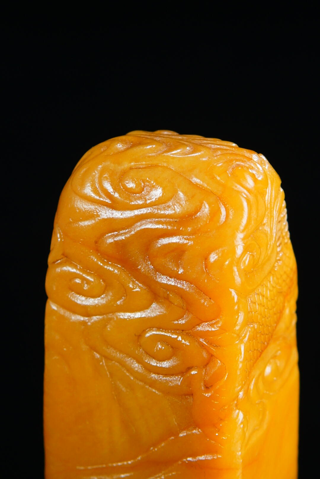 方寸藏珍·寿山田黄印章专场（一） 寿山田黄石《苍龙戏珠》钮章