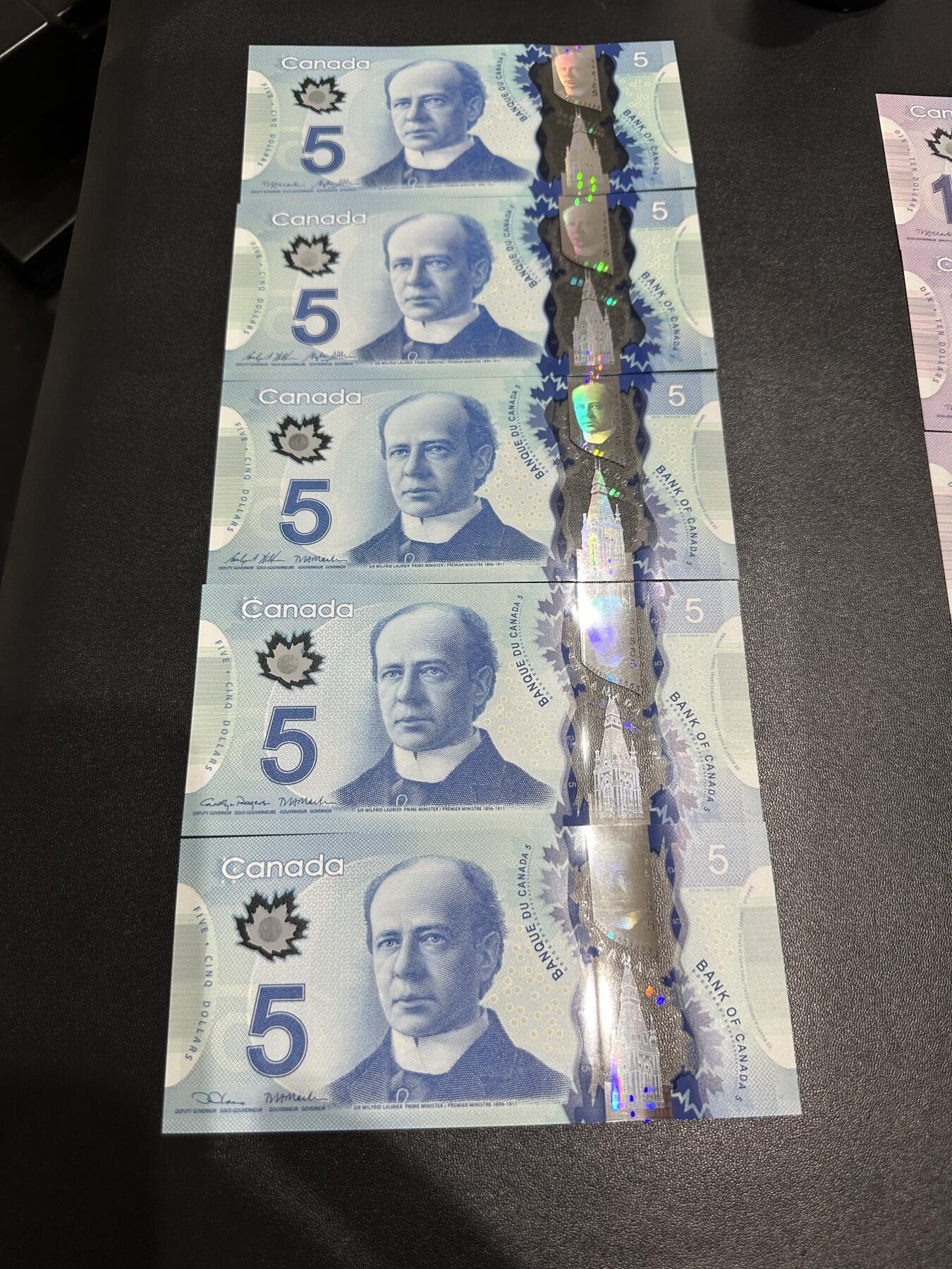 《外钞收藏家》第六百零四期（精品场）（本平台长期征集拍品、欢迎藏友们联系合作） 加拿大5加元 五张一起 五个签名 全新UNC