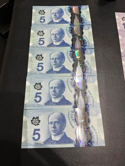 《外钞收藏家》第六百零四期（精品场）（本平台长期征集拍品、欢迎藏友们联系合作） - 加拿大5加元 五张一起 五个签名 全新UNC