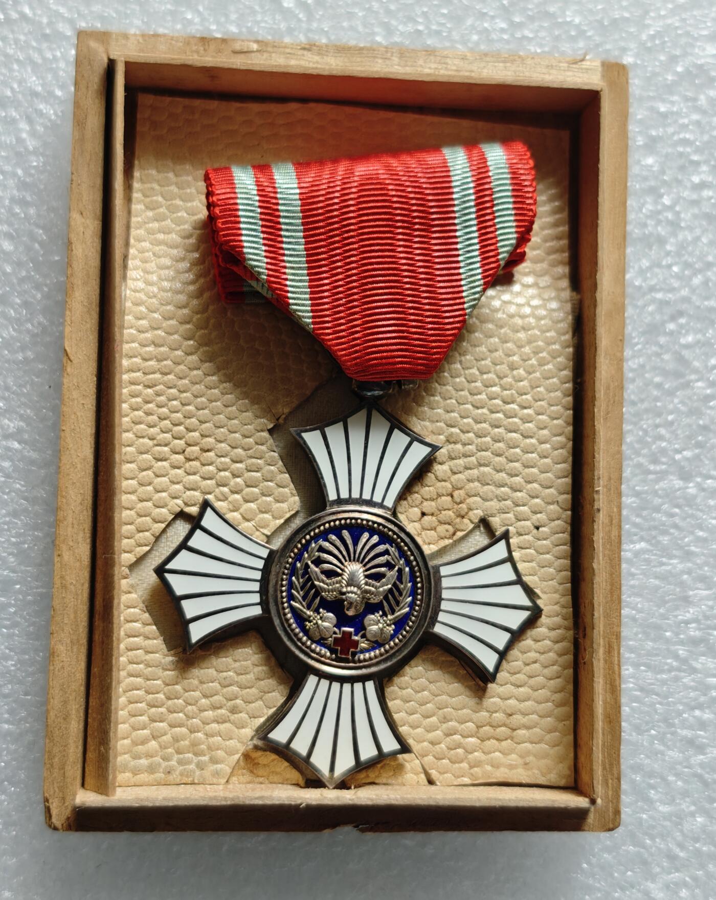 瓶子🏺第226期拍卖会  战时银质十字有功奖章