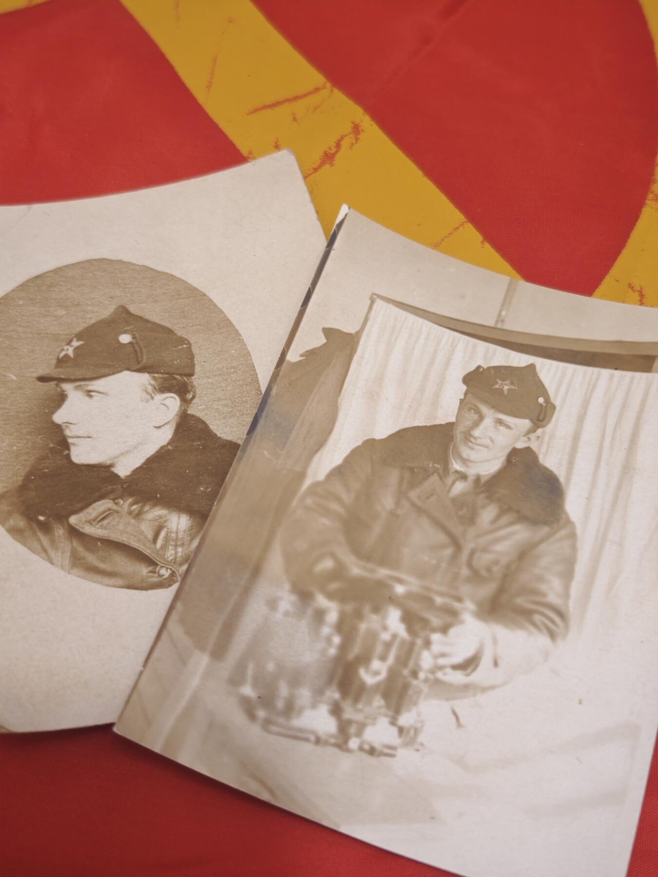 橙子收藏第一期 拍摄于1939年的苏联空军机组人员（飞行员/空中机枪手）纪实照片，人物名为尼基塔，是二战爆发前夜苏联空军备战浪潮中的一员。