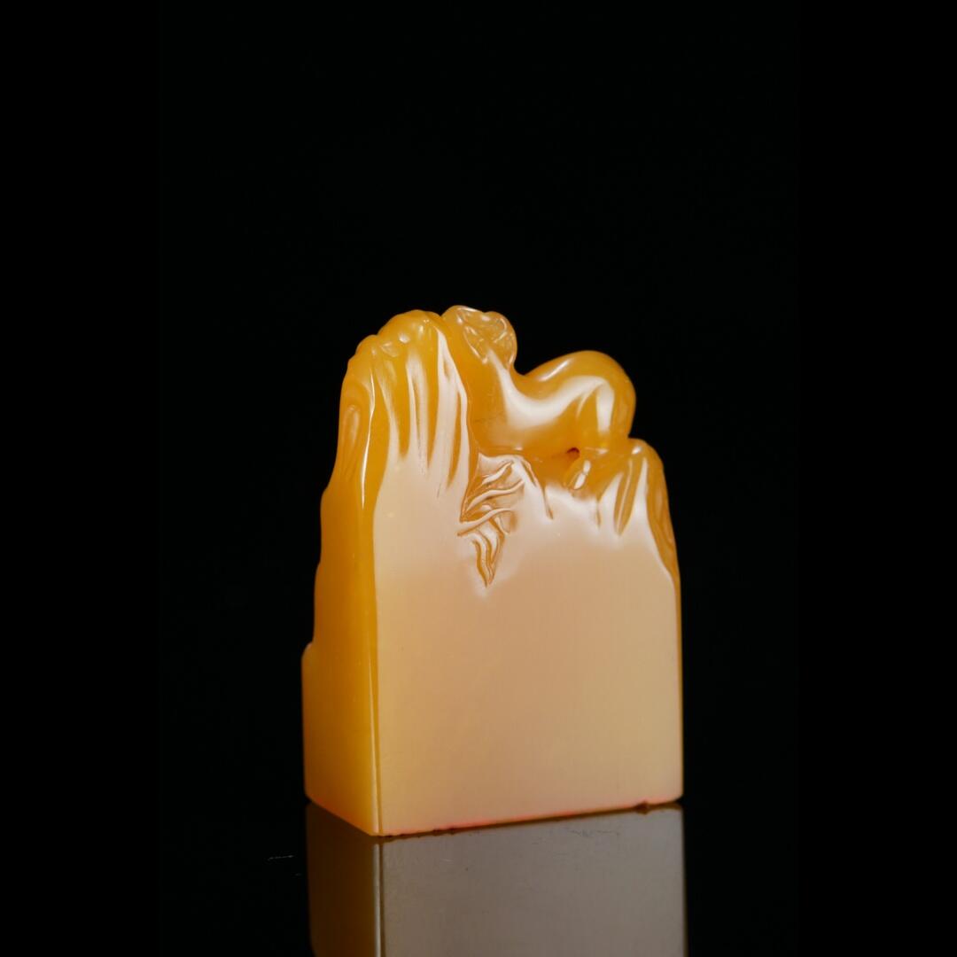 方寸藏珍·寿山田黄印章专场（一） 寿山田黄石《雨后登楼看山》教子有方钮章