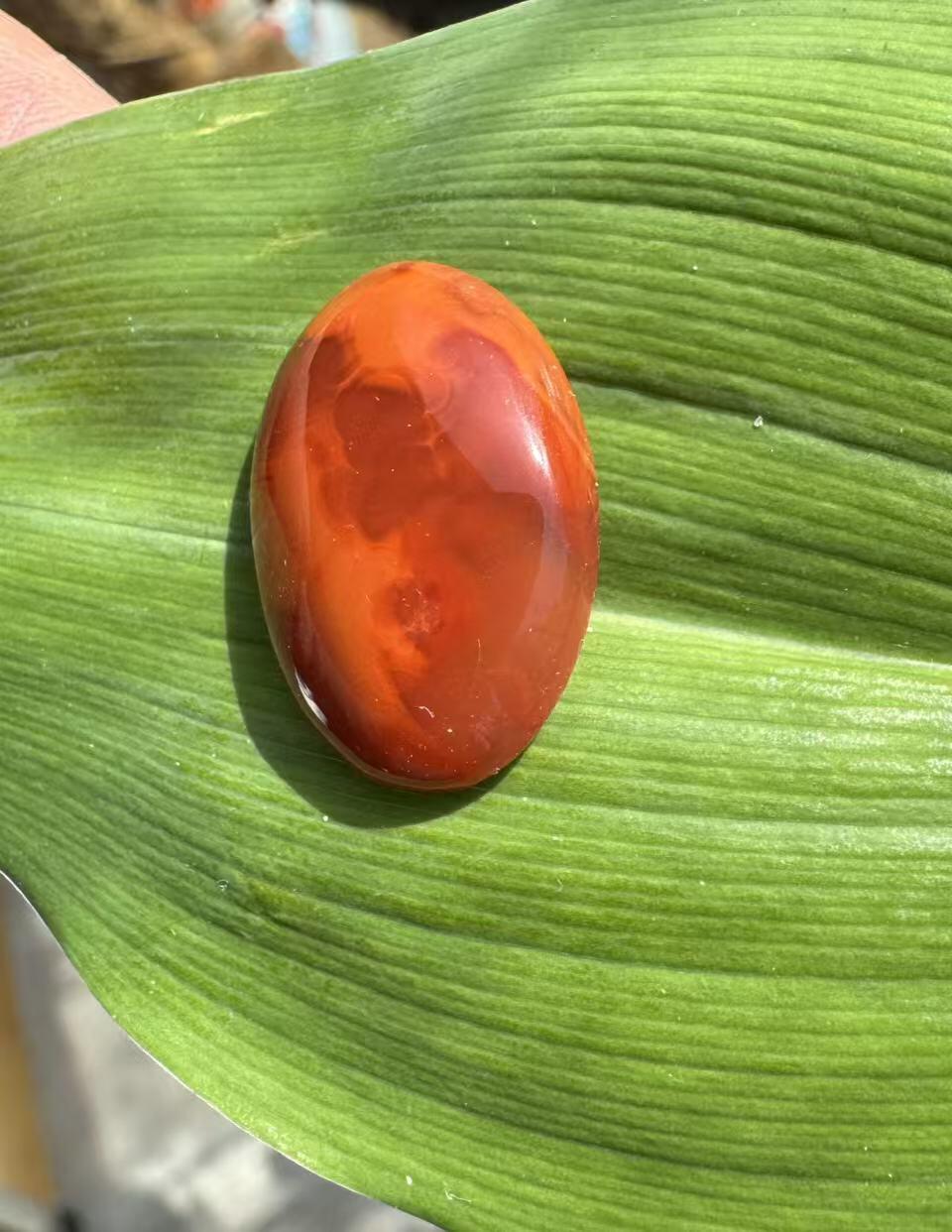 零元拍：南红玛瑙蛋面，都是十多年前的存货了，长约 22MM，宽约 16MM，厚约 5MMmm 