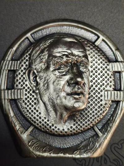 【旋风钱币】1月24日19:00准时开拍 精美欧洲币章、银币银章、第三帝国钱币等 全场包邮！ - 法国艺术大章 戴高乐诞辰100年纪念章 高浮雕精制 超大镀银章 72*74.5MM 173.3克