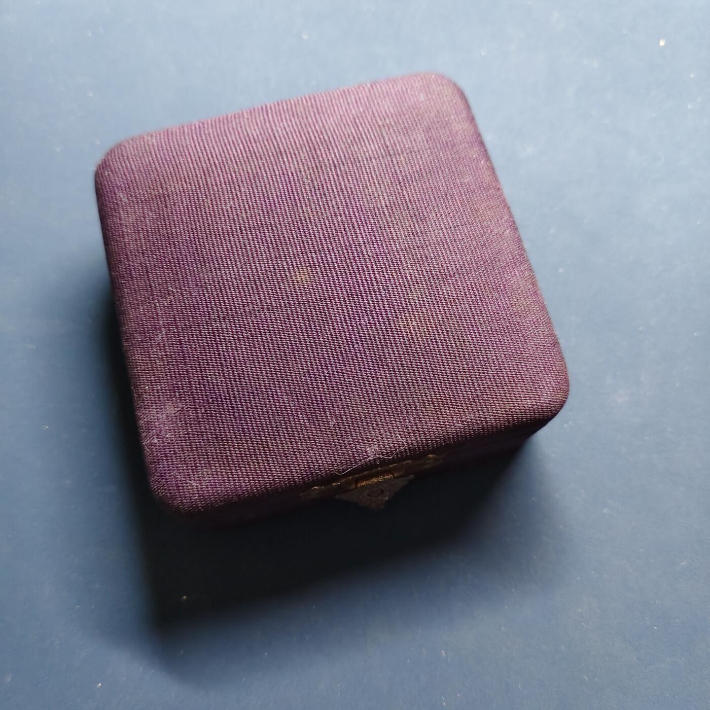 【全场包邮】纯粹捡漏拍497场-持续更新中 【杂件】日本回流27.81克银酒碗-有纯银标-含盒（盒坏）【口径47毫米27.81克92.5%】