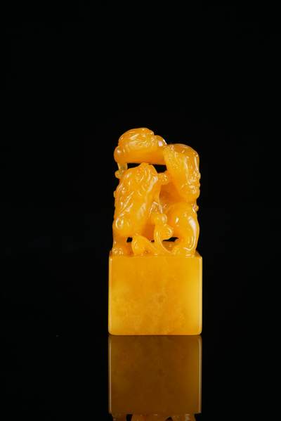 方寸藏珍·寿山田黄印章专场（一） - 寿山田黄石《太师少师》钮章