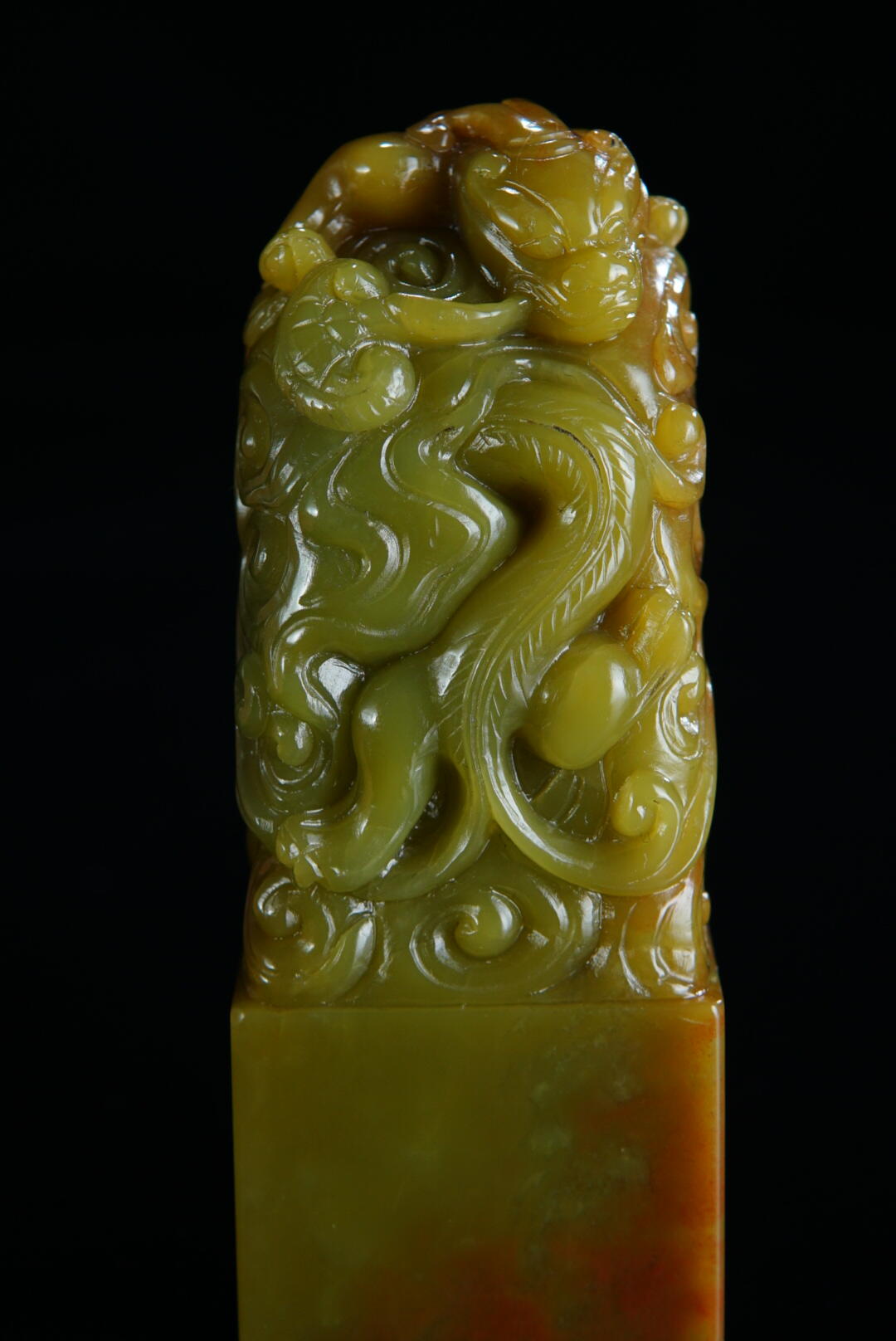 方寸藏珍·寿山田黄印章专场（一） 寿山艾叶绿《螭龙献瑞》钮章