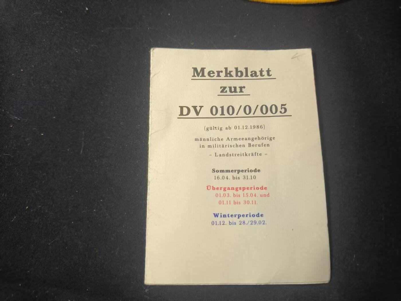 罗岚⭐爱藏⭐甄选专拍第四场-分享拍场赚佣（实体经营） 民主德国人民军制服穿着条例--(Merkblatt zur DV 010/0/005)