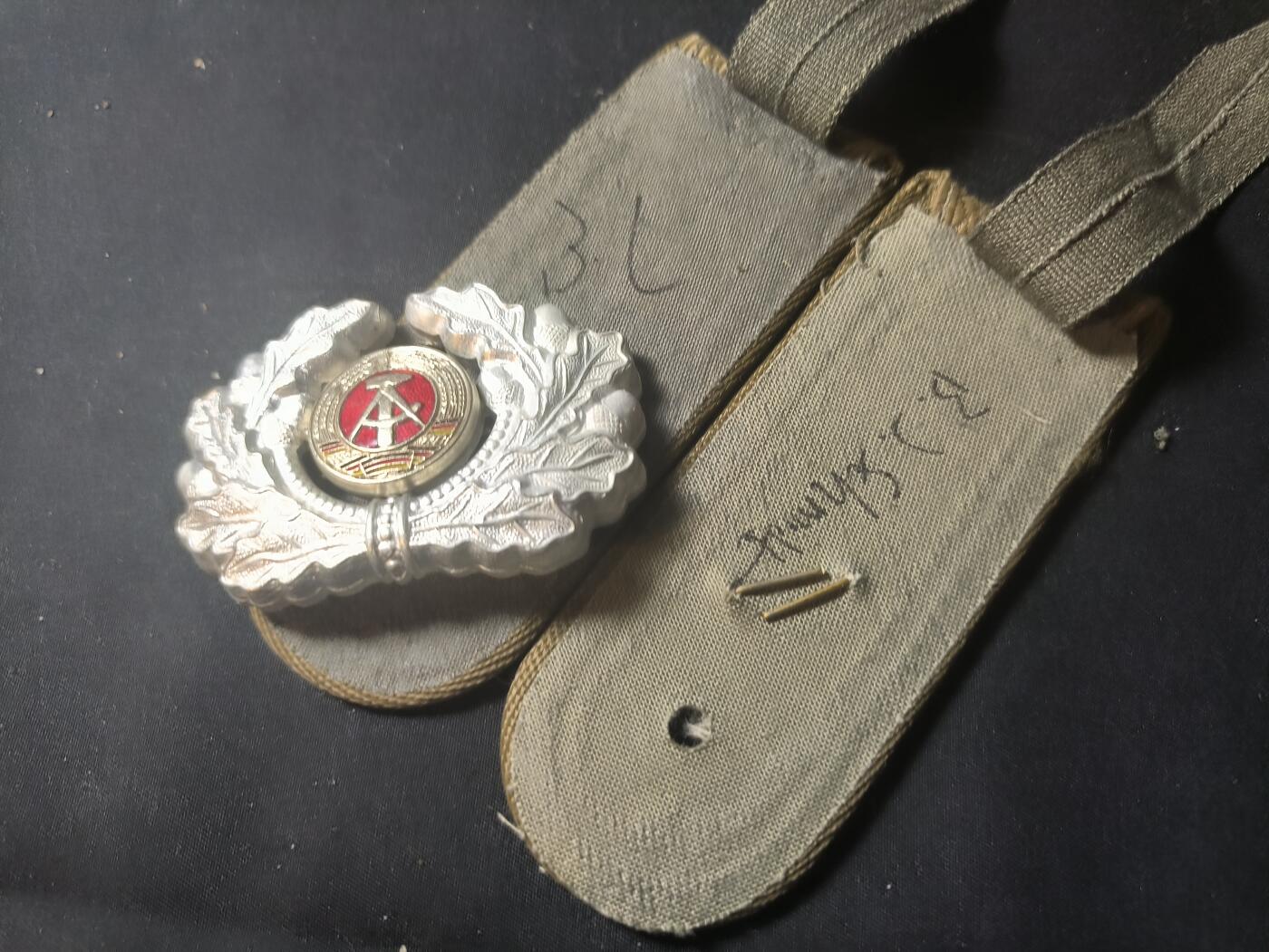 罗岚⭐爱藏⭐甄选专拍第四场-分享拍场赚佣（实体经营） 民主德国人民军军校二年级学生野战配饰一套