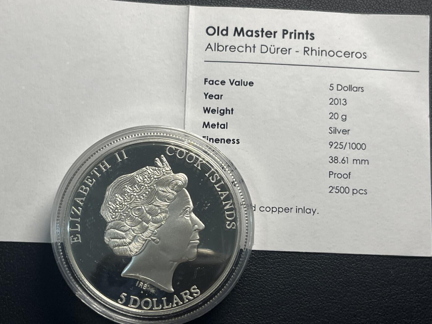 ❤️【币观天下】❤️ 第340期钱币拍卖- 2026.1.23周五晚上6点半场-长期征集拍品 带证书（出厂无外包装盒）库克2013年名作《丢勒的犀牛》镶嵌铜版蚀刻画精制银币925银重20克直径38.61毫米发行量2500枚