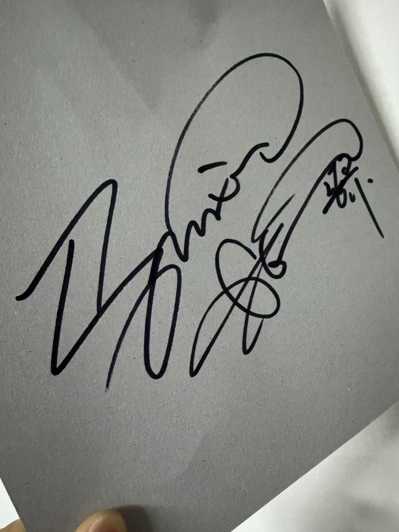 零元拍：想不想玩儿鱿鱼游戏？那就来拍孔刘亲签卡！