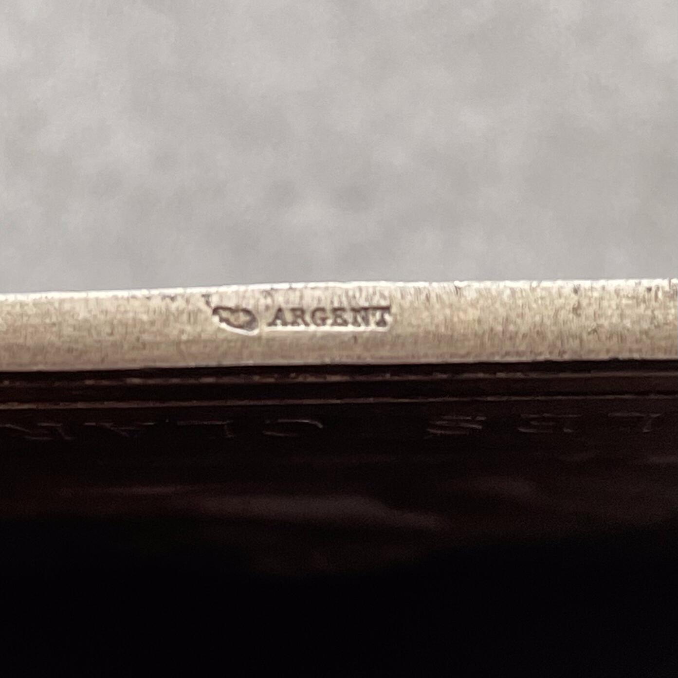 「木头集藏」章牌精品专场！ Charpentier～法国书友协会纪念大银章，尺寸：63 × 59 mm ，131.6 g，边铭: 丰饶角 ARGENT，少见银章，难得藏品。正面刻画书友协会荣誉主席 欧马公爵，任期1881-1887年。背面获奖人：朱尔·克拉雷蒂（Jules Claretie, 1840-1913）法国著名作家、法兰西学院院士，19世纪末法国文坛的核心人物，法兰西喜剧院院长、《费加罗报》文学主编。