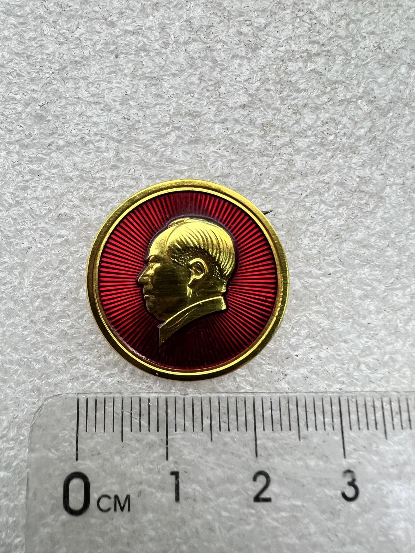 真品毛主席像章、 真品毛主席像章