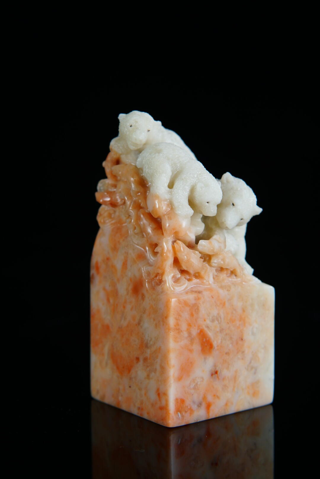 方寸藏珍·寿山田黄印章专场（一） 寿山旗降石《寒冬一霸》钮章