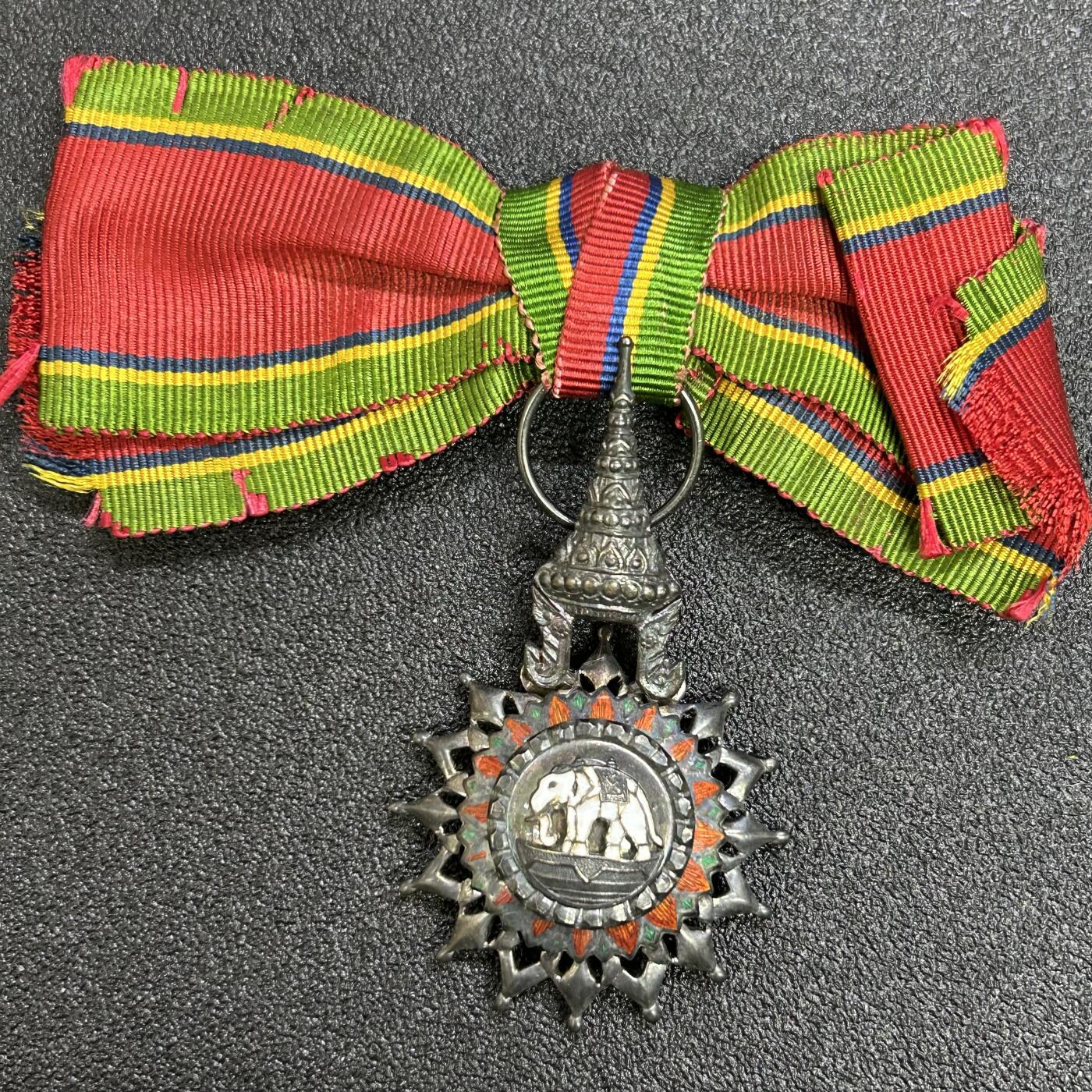 西秦中古拍卖第七十三期 泰国骑士级白象勋章 早期银制 有标