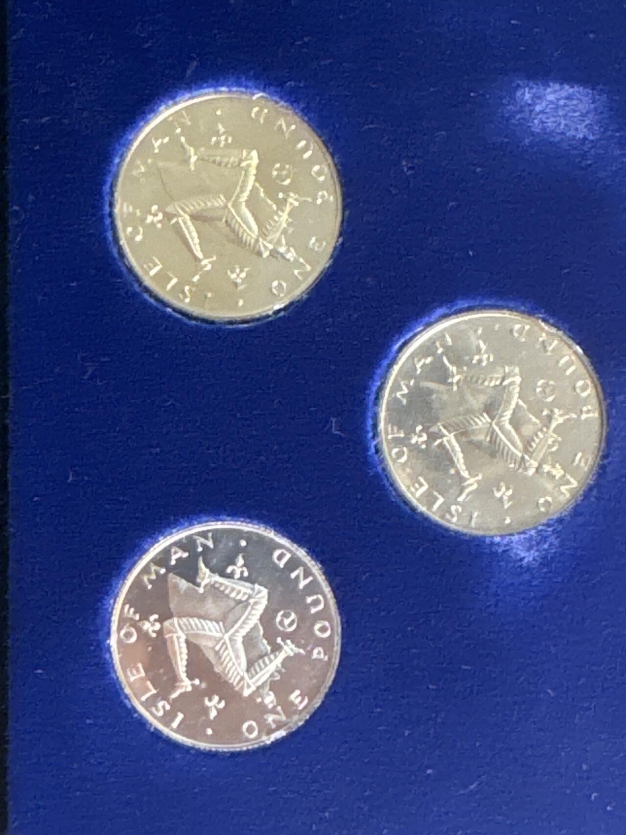 ❤️【币观天下】❤️ 第340期钱币拍卖- 2026.1.23周五晚上6点半场-长期征集拍品 马恩岛（英国）1979年1英镑3枚套三曲腿图镍（流通）/合金（精制）/银（精制）