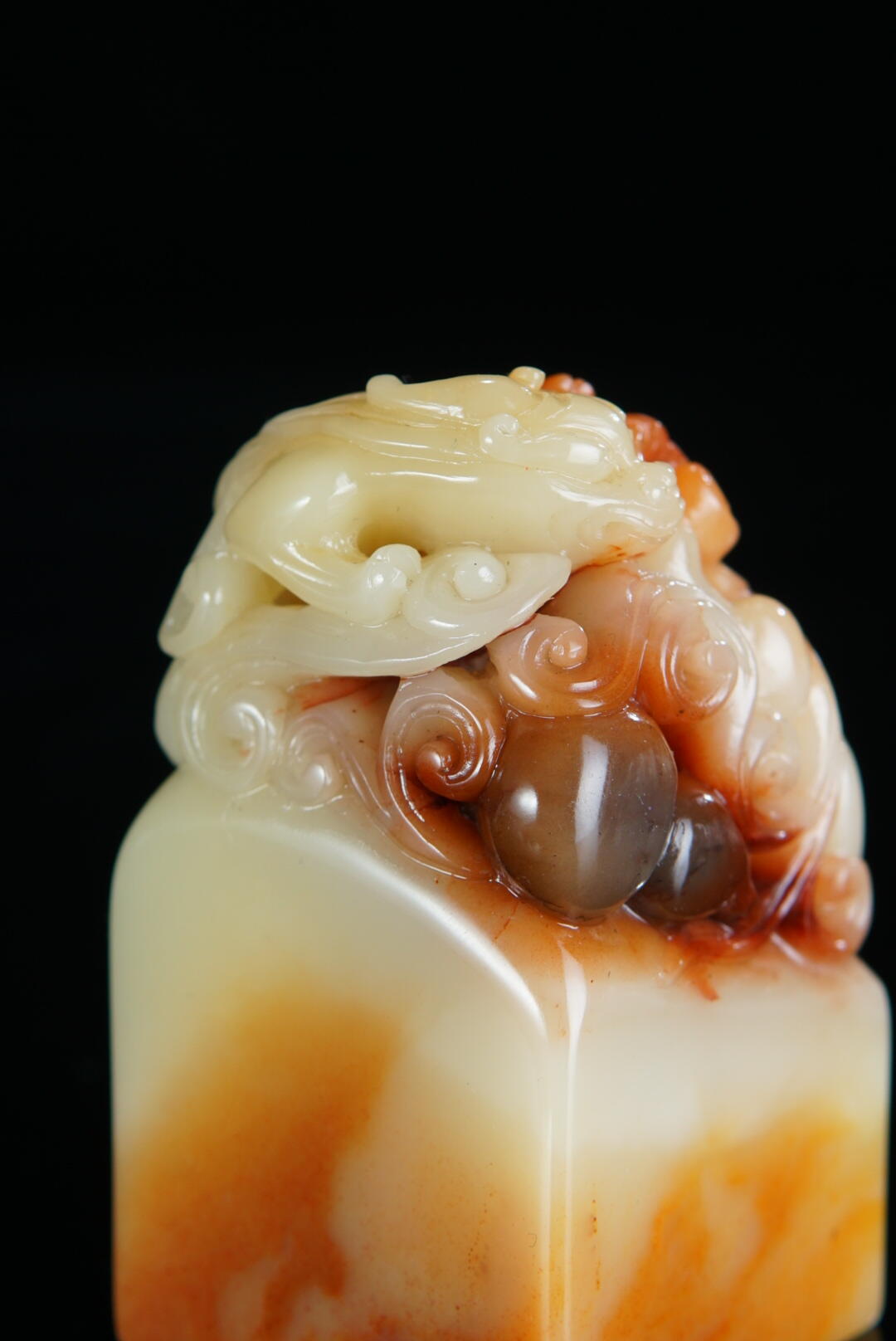 方寸藏珍·寿山田黄印章专场（一） 寿山芙蓉石《螭龙献瑞》钮章