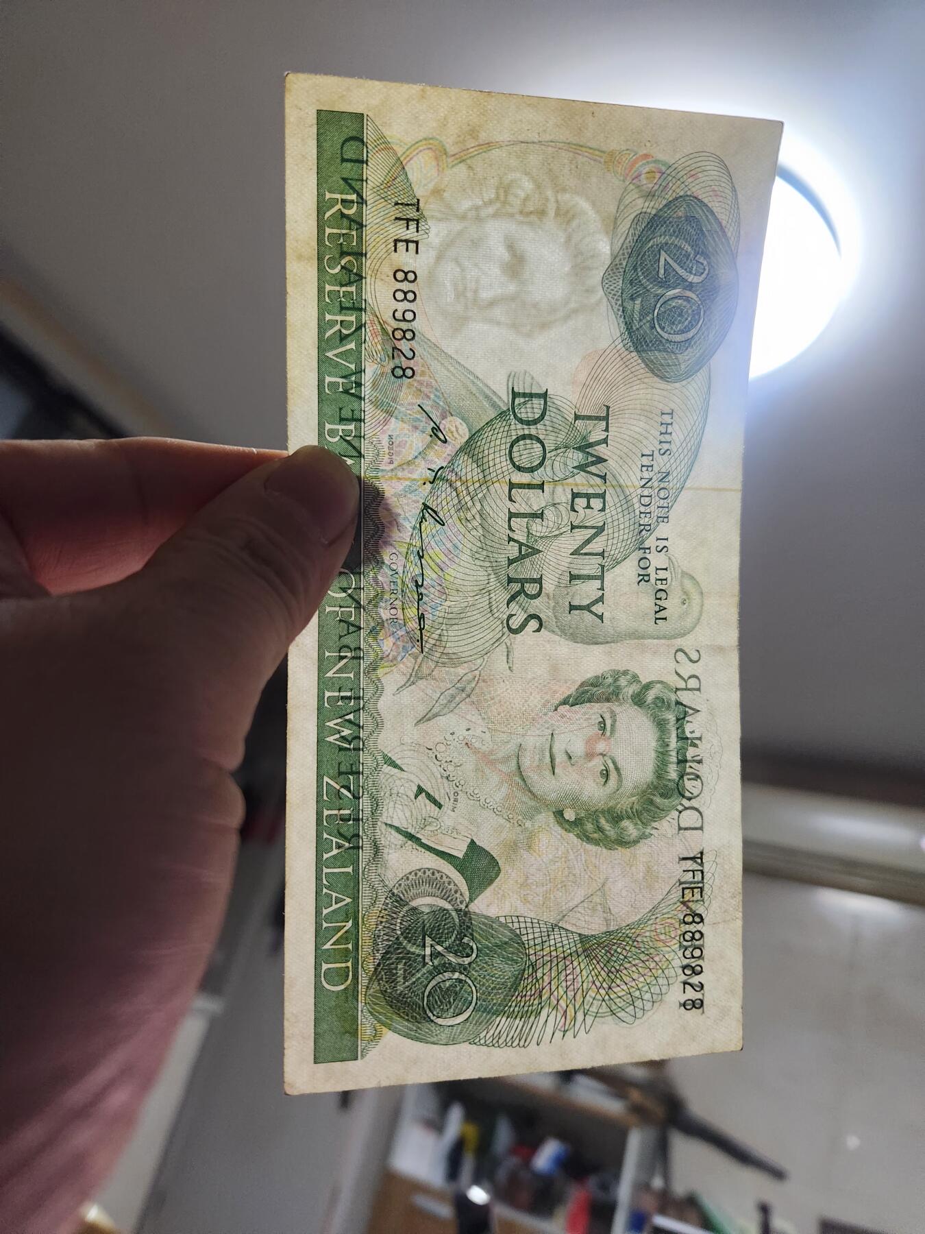 1月21号晚上8点 外国纸币自动截拍第10场 新西兰20原票