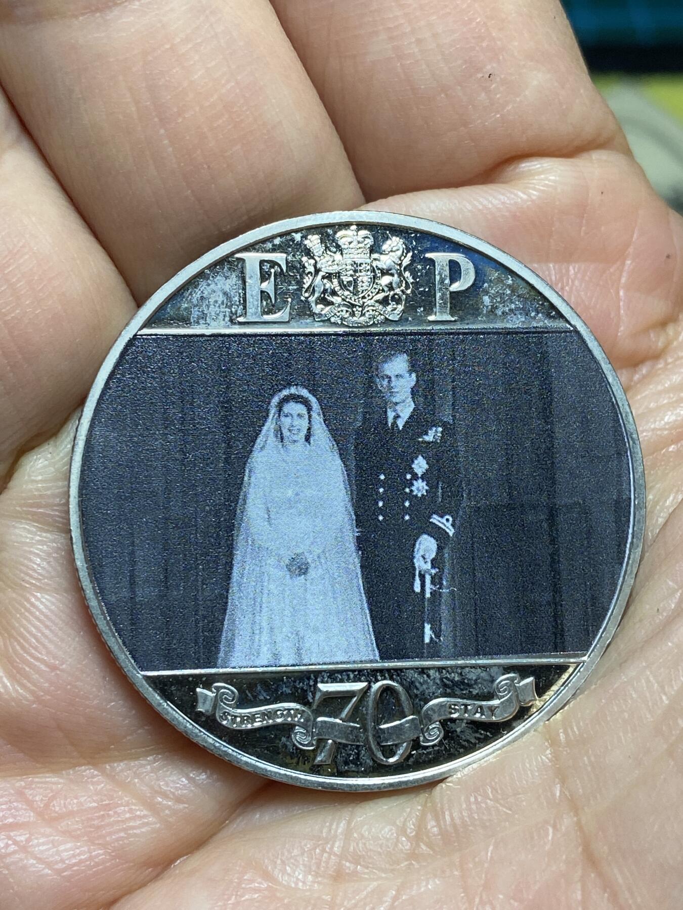 2026年第十三场(总第一百八十二场）外国好品散币场(免佣金) Proof 精制币–英属直布罗陀🇬🇮2017年1克朗(伊丽莎白二世和飞利浦亲王70周年白金婚纪念币)