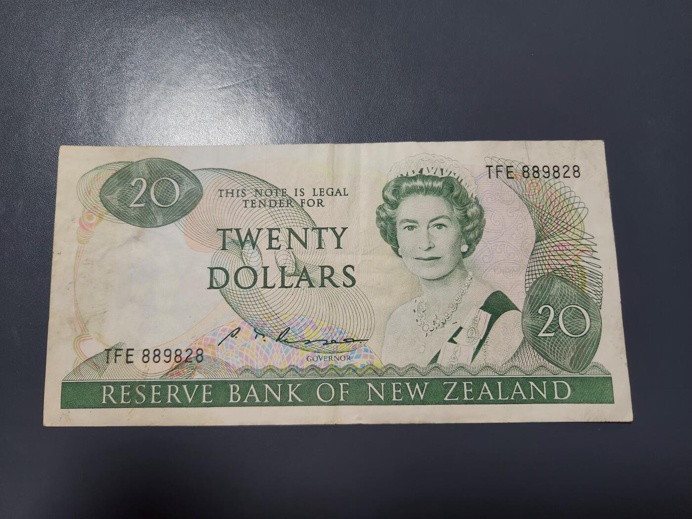 1月21号晚上8点 外国纸币自动截拍第10场 新西兰20原票