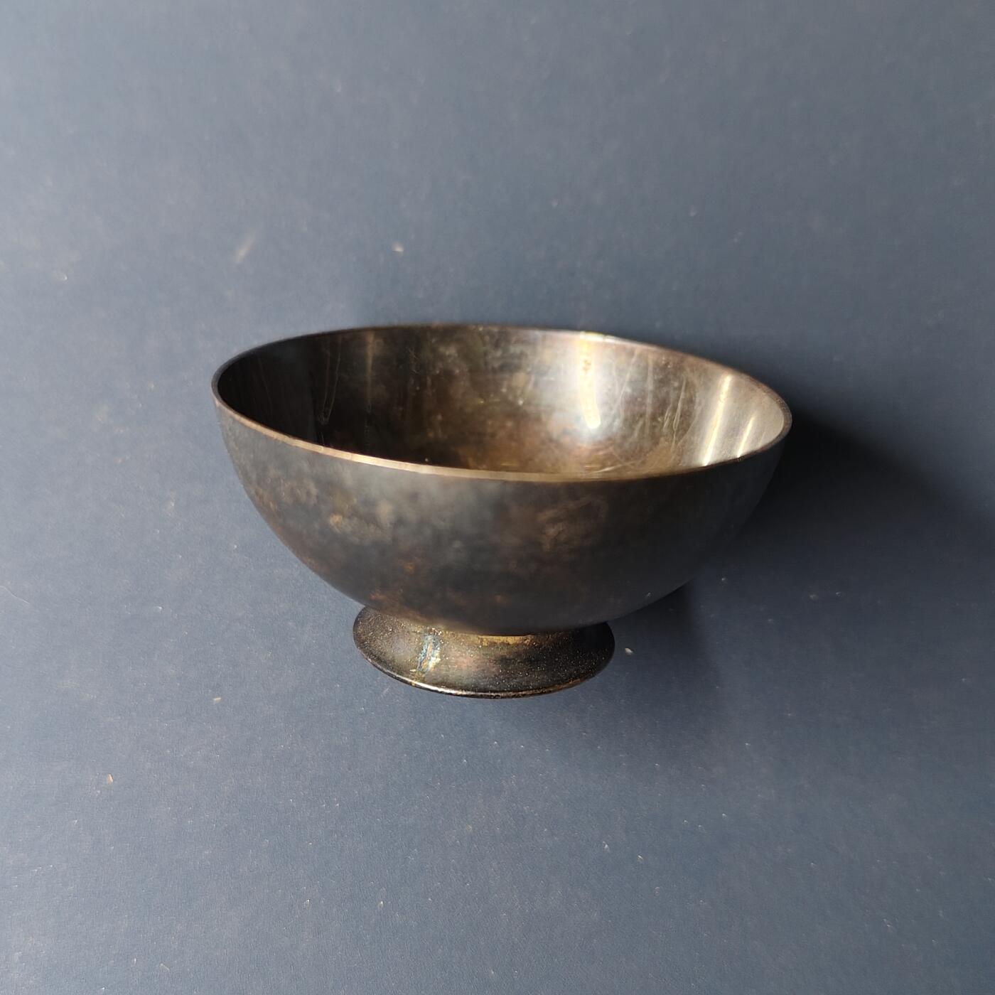 【全场包邮】纯粹捡漏拍497场-持续更新中 【杂件】日本回流27.81克银酒碗-有纯银标-含盒（盒坏）【口径47毫米27.81克92.5%】