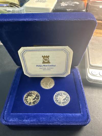 ❤️【币观天下】❤️ 第340期钱币拍卖- 2026.1.23周五晚上6点半场-长期征集拍品 - 马恩岛（英国）1979年1英镑3枚套三曲腿图镍（流通）/合金（精制）/银（精制）