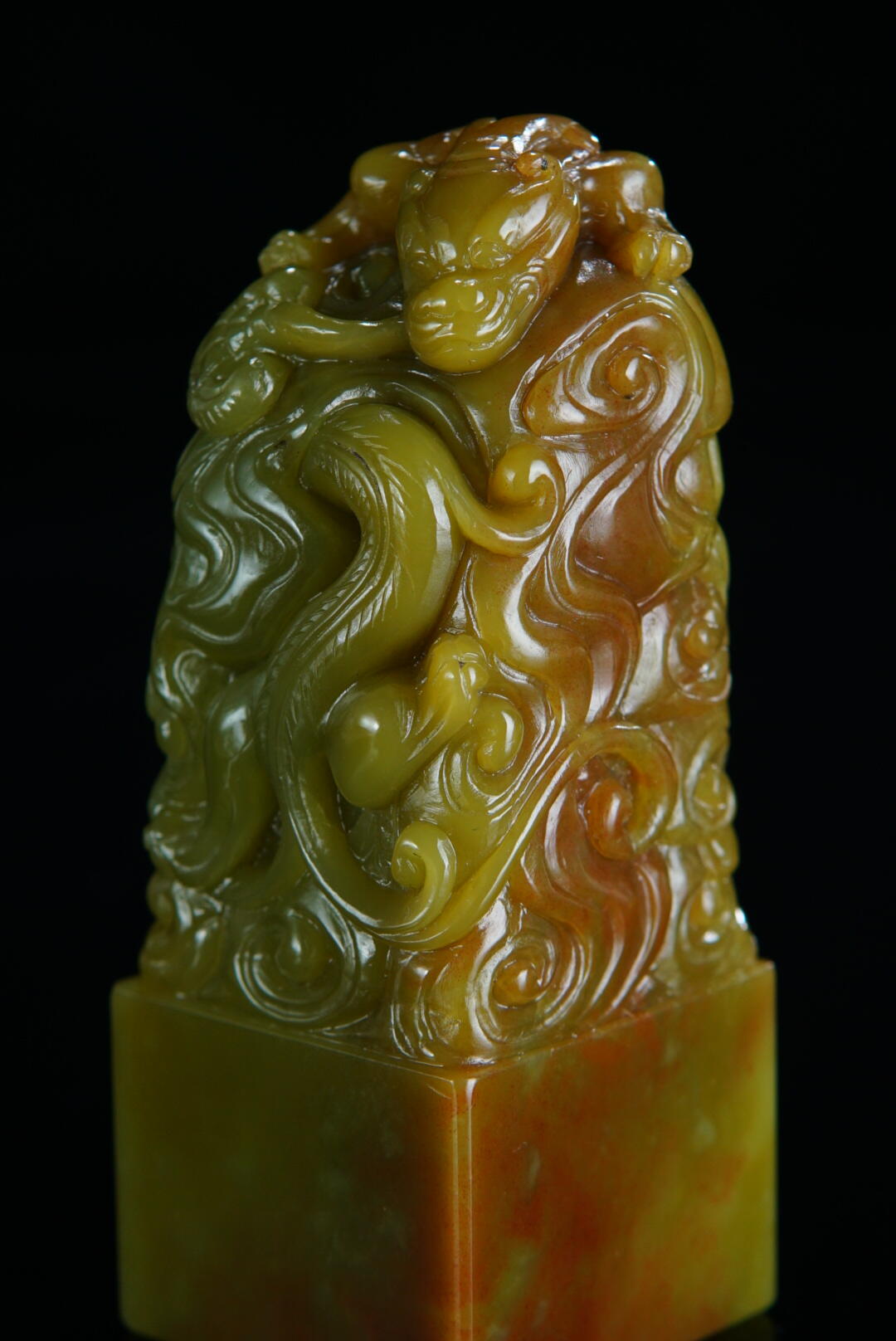 方寸藏珍·寿山田黄印章专场（一） 寿山艾叶绿《螭龙献瑞》钮章