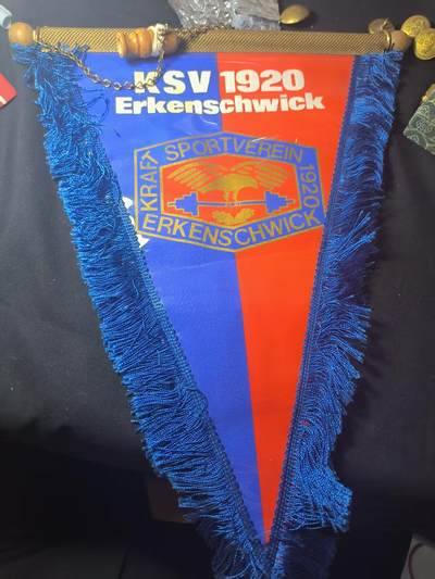 罗岚⭐爱藏⭐甄选专拍第四场-分享拍场赚佣（实体经营） - 民主德国“厄肯施维克力量体育协会” (Kraft Sport Verein 1920 Erkenschwick) 官方队旗，成立于1920年历史悠久  材质做工精美厚实