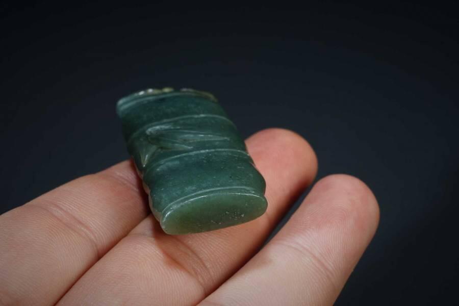 上海都达杂项专场五（全场包邮） 天然和田玉湖水绿精雕《节节高升》挂件87-63