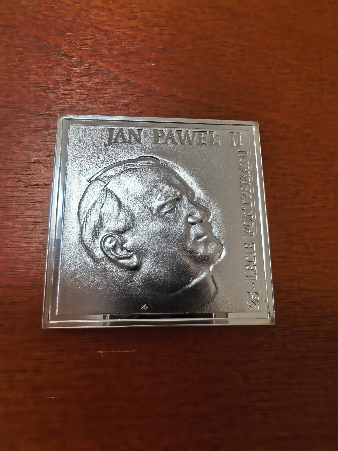 长老汇蛇年精选第九十四场拍卖  2003波兰教皇保罗二世20兹罗提方形精制银币，28.28克925银，原厂盒