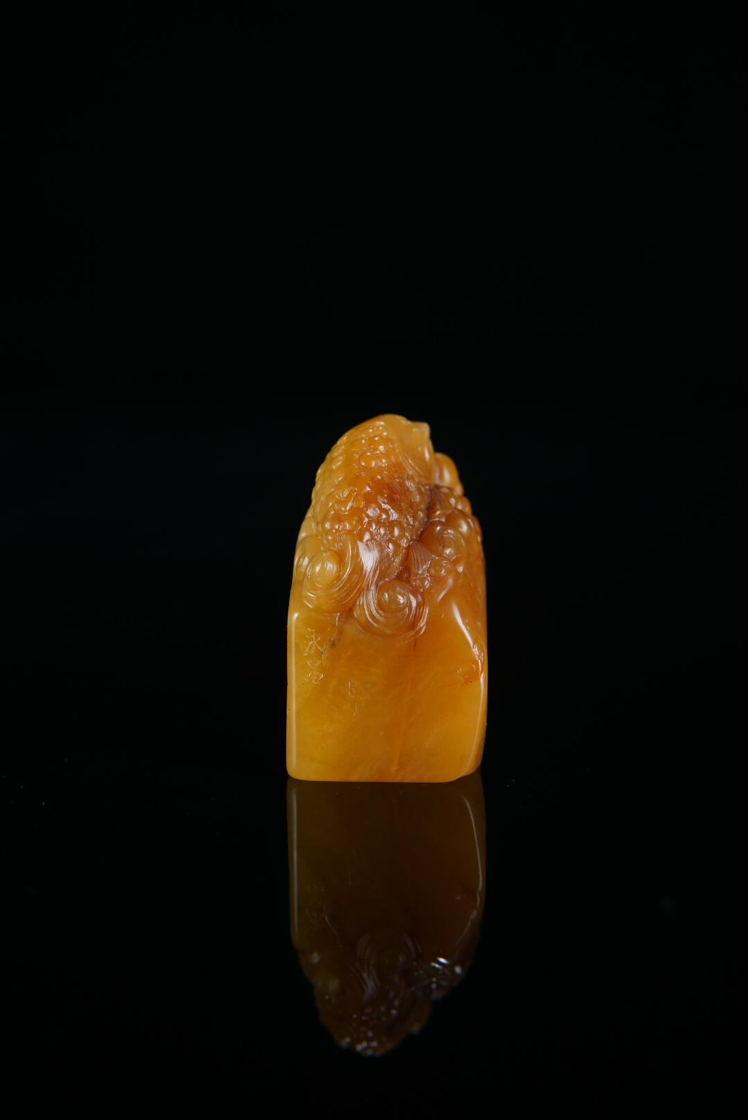 方寸藏珍·寿山田黄印章专场（一） 寿山田黄石《鲤鱼戏珠》钮章