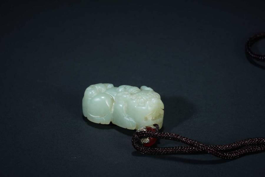 上海都达杂项专场五（全场包邮） 天然和田玉精雕《招财貔貅》挂件87-68