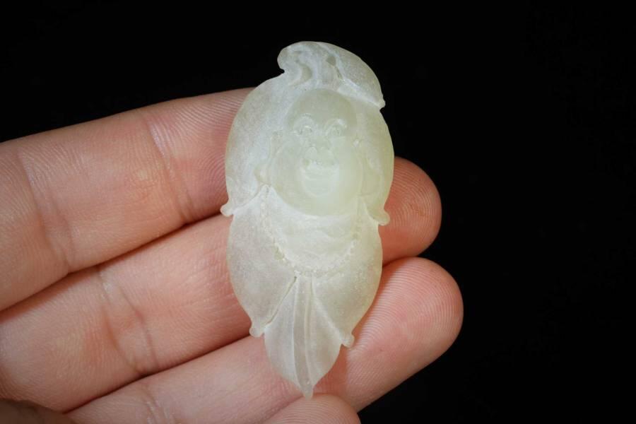 上海都达杂项专场五（全场包邮） 天然和田玉精雕《芭蕉弥勒》挂件87-66