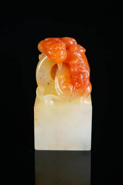 方寸藏珍·寿山田黄印章专场（一） - 寿山三彩高山石《双螭穿环》印章