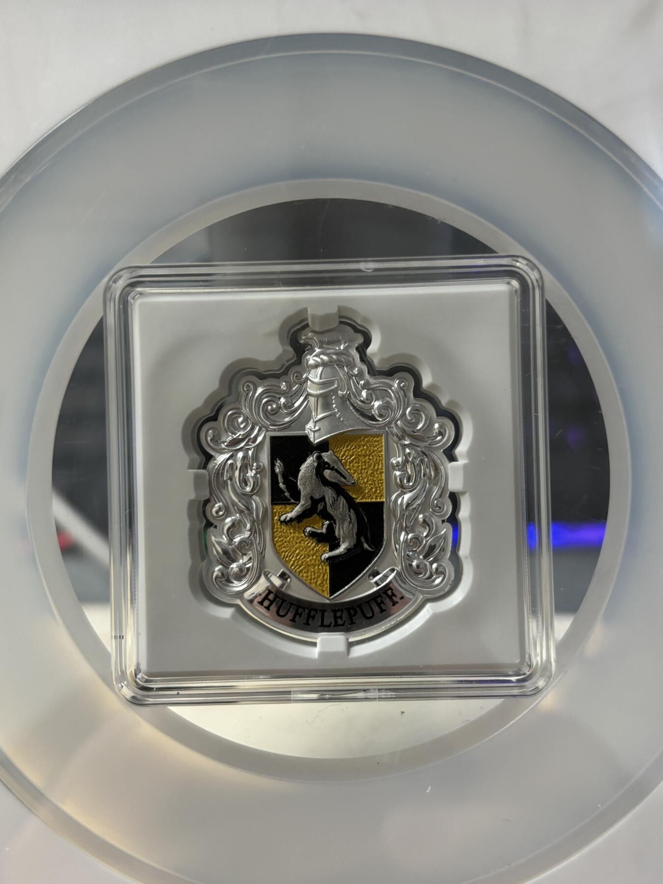 第189期拍卖 纽埃2021年哈利波特赫奇帕奇徽章纪念银币NGC-PF70首期无盒无证书，999银，发行5000枚