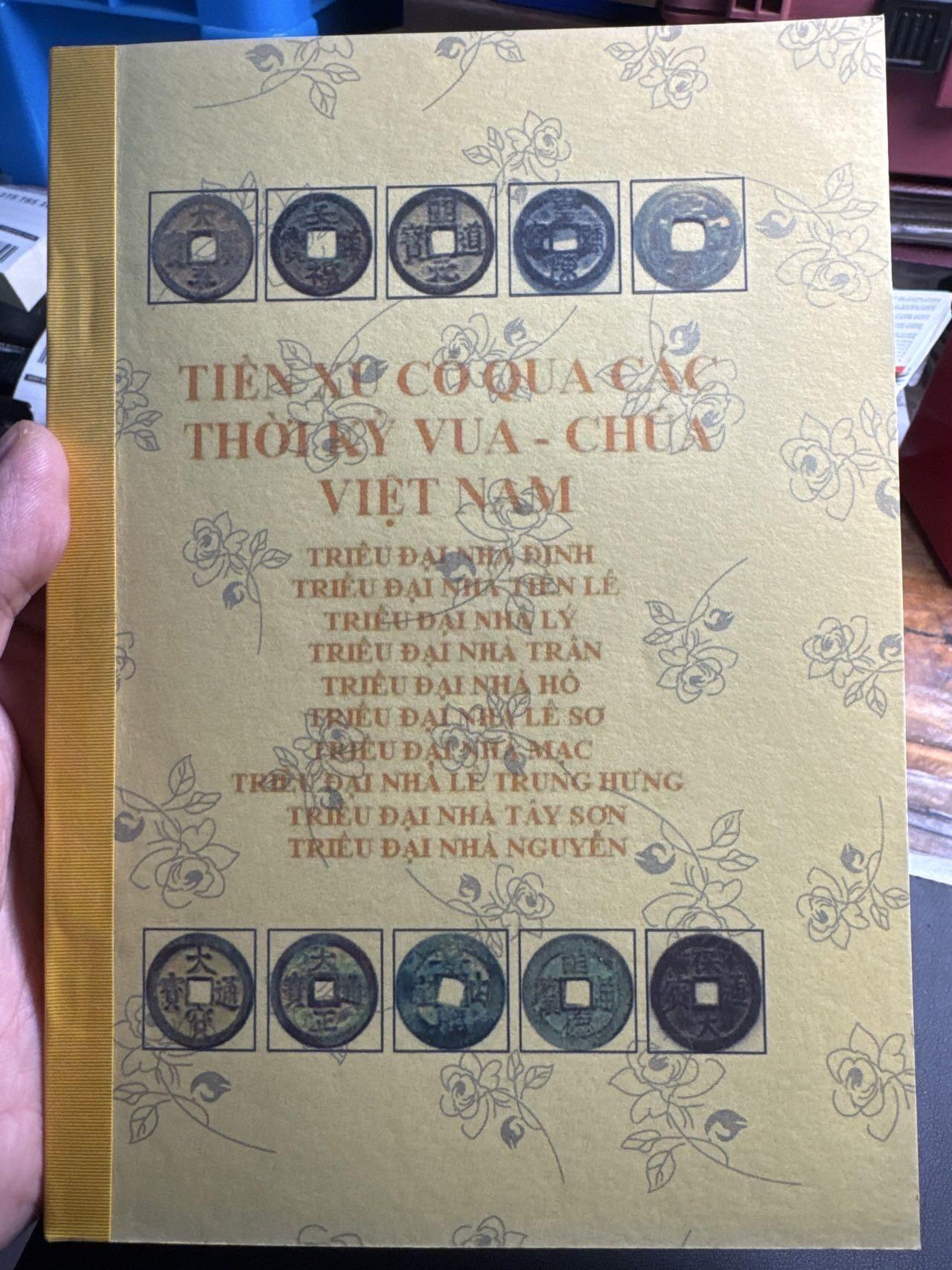 ❤️【币观天下】❤️ 第340期钱币拍卖- 2026.1.23周五晚上6点半场-长期征集拍品 越南钱币协会制作的纸币徽章古币机制币目录共计4本一套内容相当丰富值得收藏