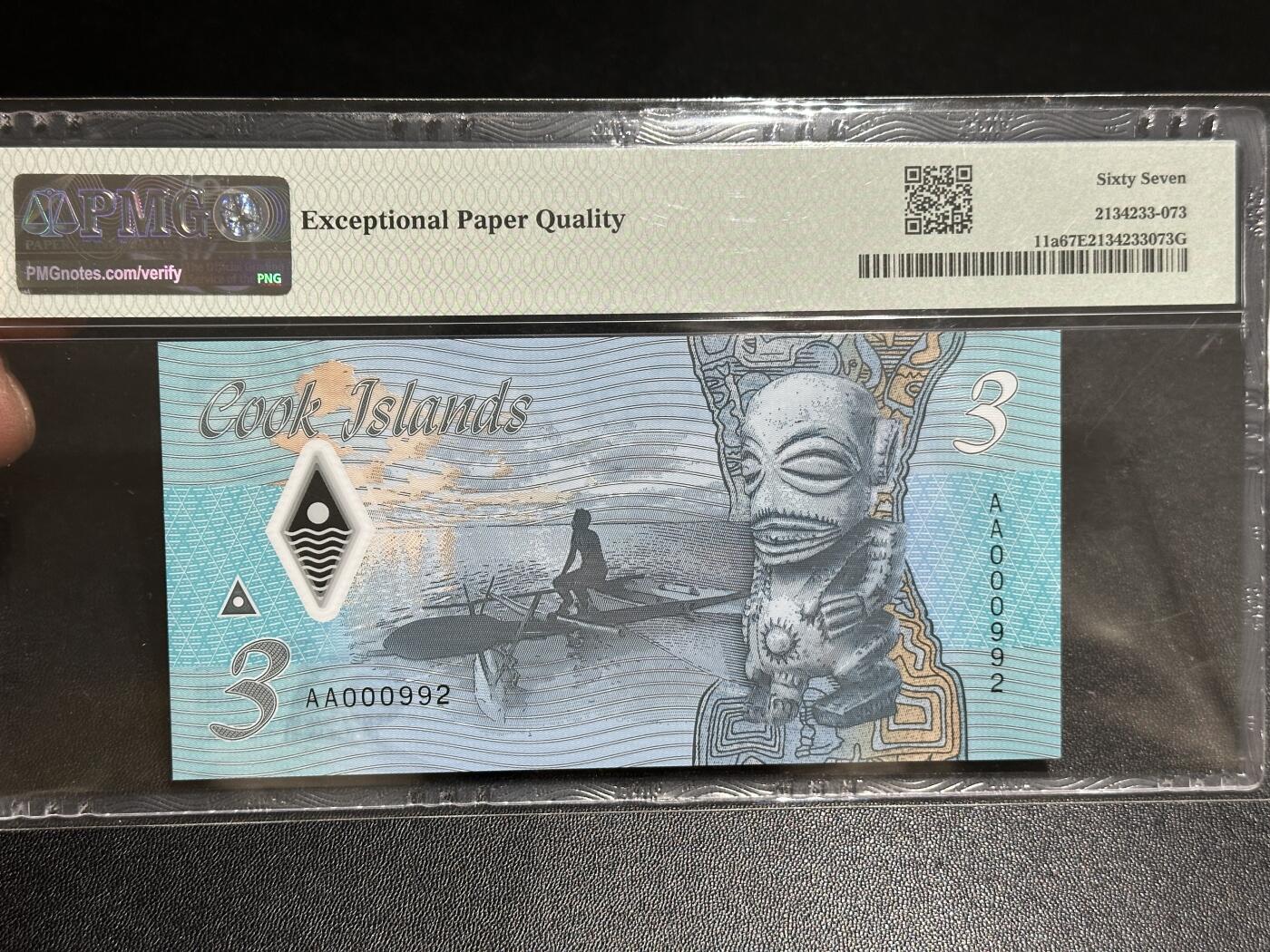 《外钞收藏家》第六百零四期（精品场）（本平台长期征集拍品、欢迎藏友们联系合作） 2021年库克群岛3元 PMG67 AA冠 无47 百位号