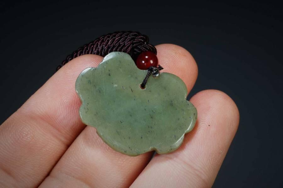 上海都达杂项专场五（全场包邮） 天然和田玉精雕《莲花如意锁》挂件 附鉴定证书87-61