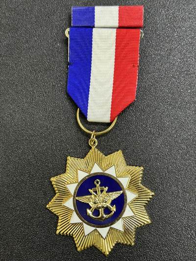 西秦中古拍卖第七十三期 - 民国政治作战局精忠报国奖章 带勋略 退台后