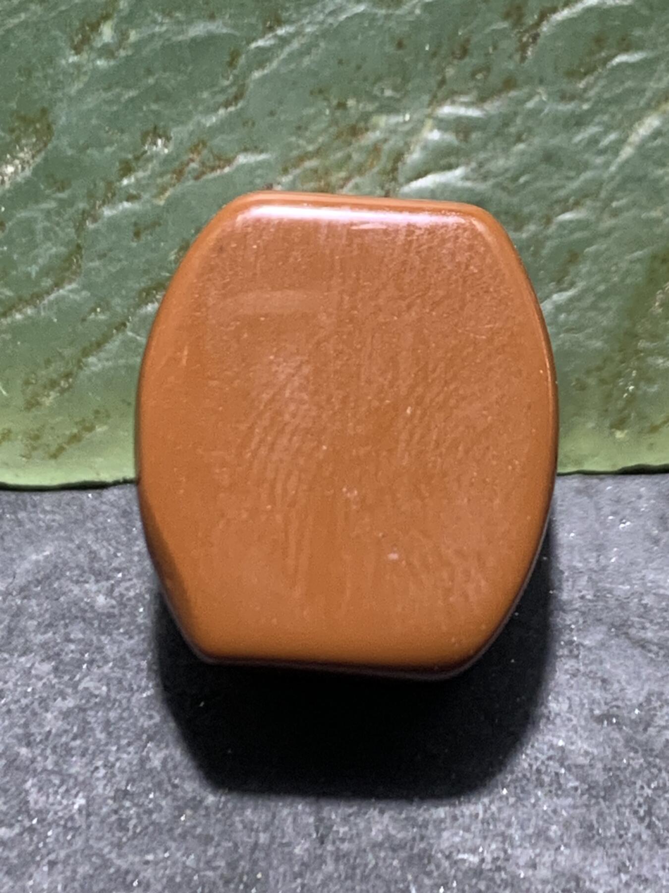 精美戈壁彩玉手工雕刻佛字勒子(背云)一个！