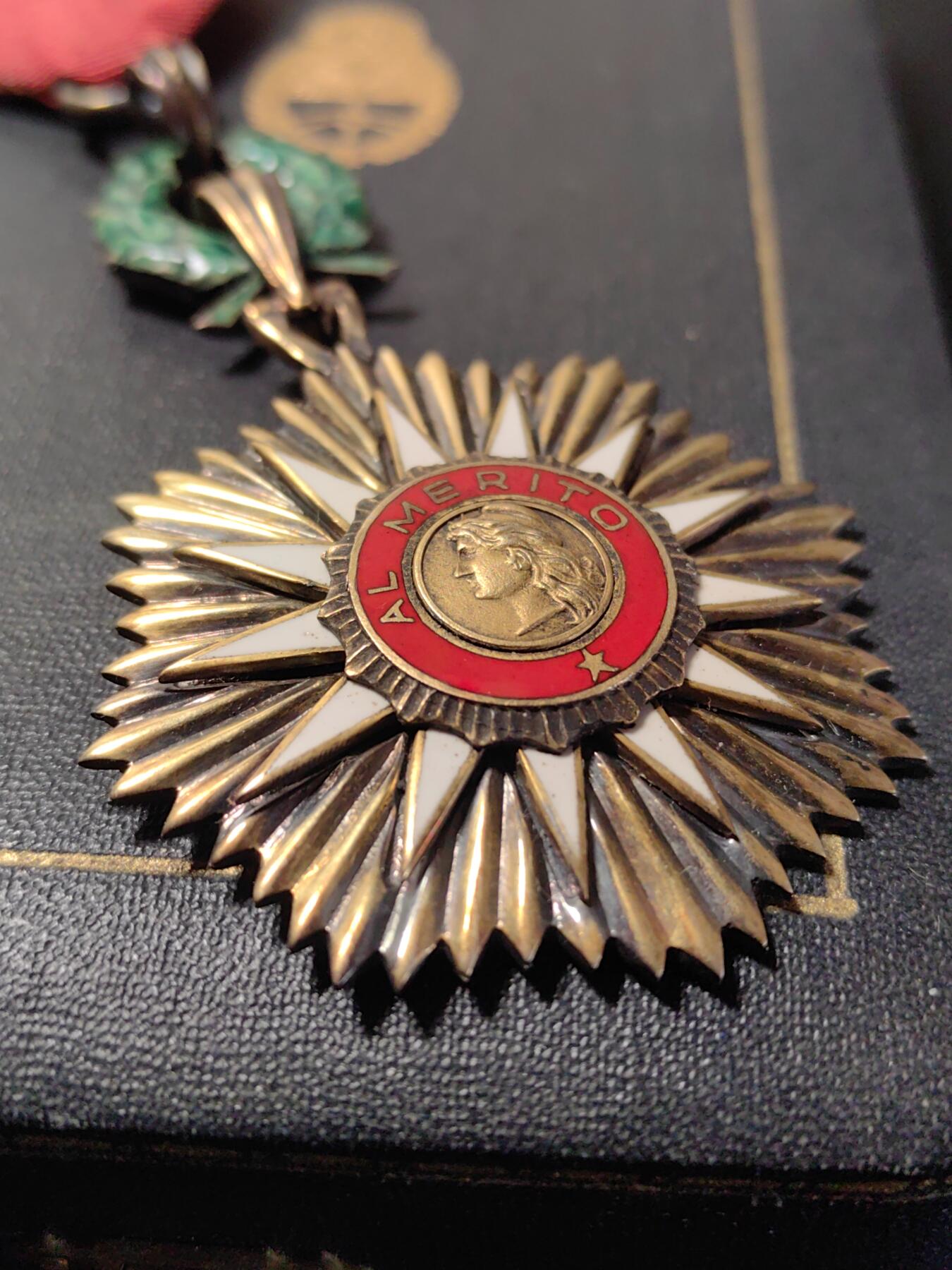 靖甫拍卖第二场 阿根廷五月功勋勋章 原盒略