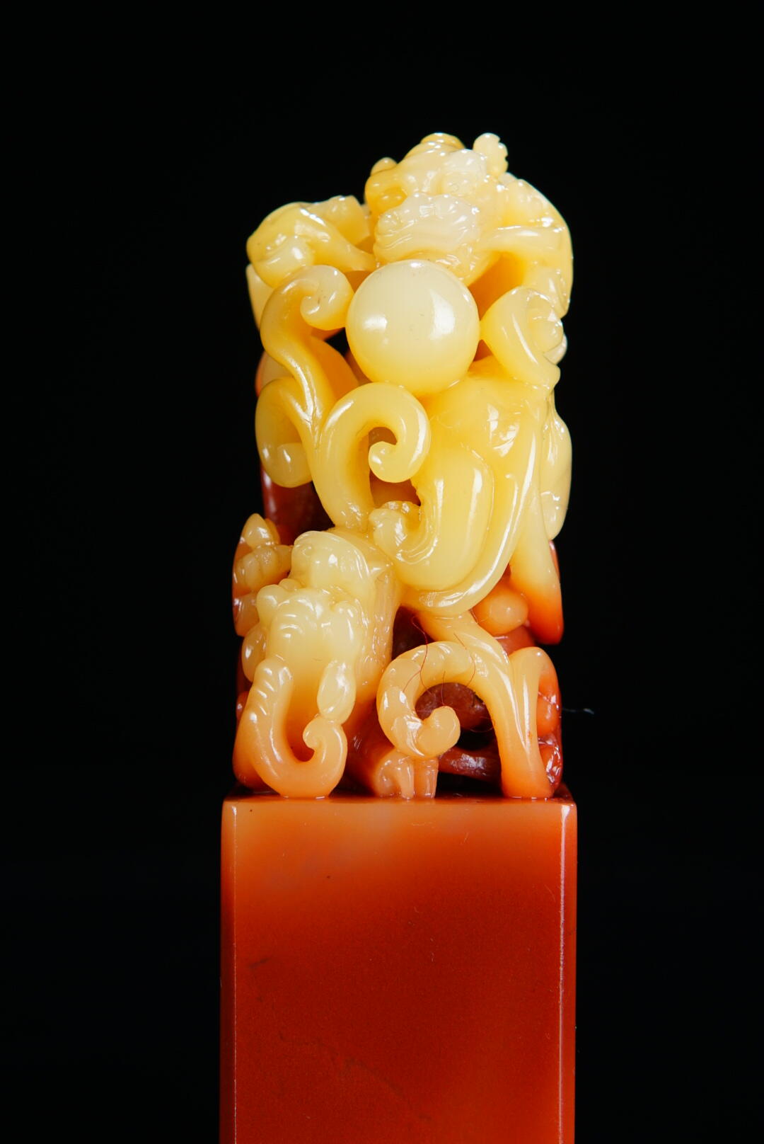 方寸藏珍·寿山田黄印章专场（一） 寿山高山石《双螭戏珠》钮章