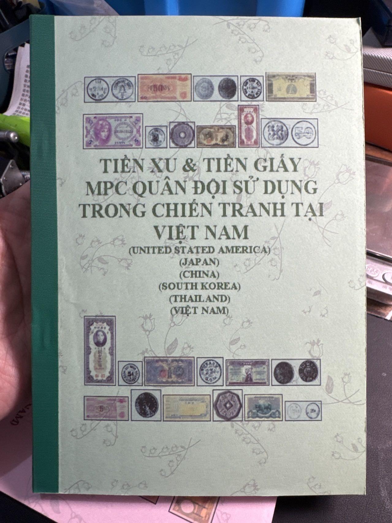 ❤️【币观天下】❤️ 第340期钱币拍卖- 2026.1.23周五晚上6点半场-长期征集拍品 越南钱币协会制作的纸币徽章古币机制币目录共计4本一套内容相当丰富值得收藏