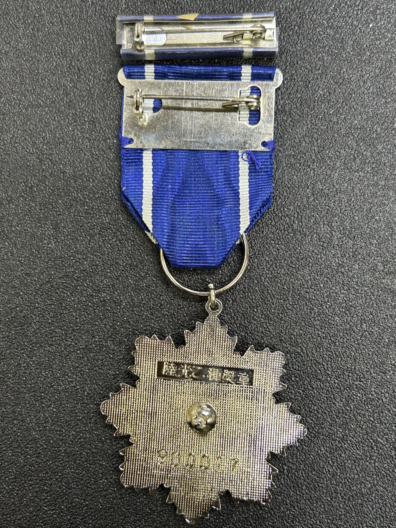 西秦中古拍卖第七十三期 民国乙种陆光奖章 少见带编号 带勋略 退台后版本