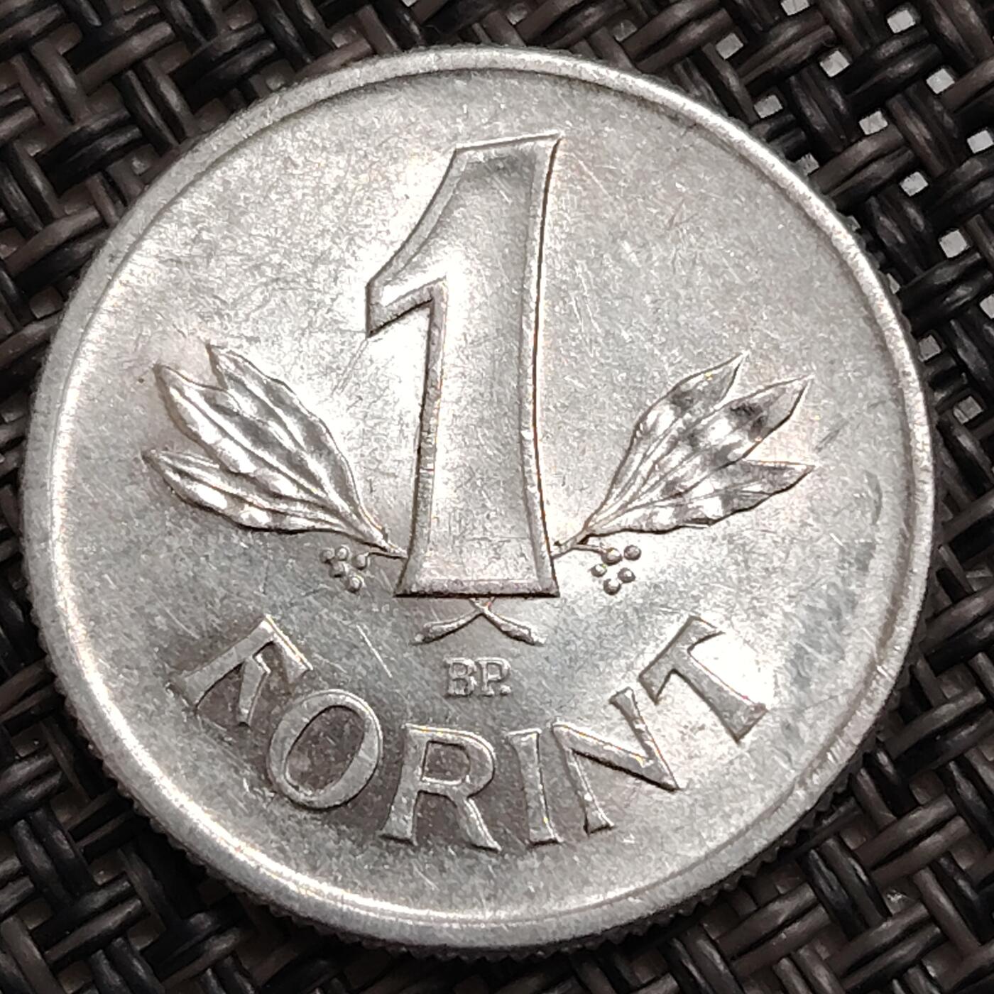 布加迪🐬～世界钱币(上海)🌾第 271 期 /  各国套币和散币 匈牙利🇭🇺 1983年 1弗林