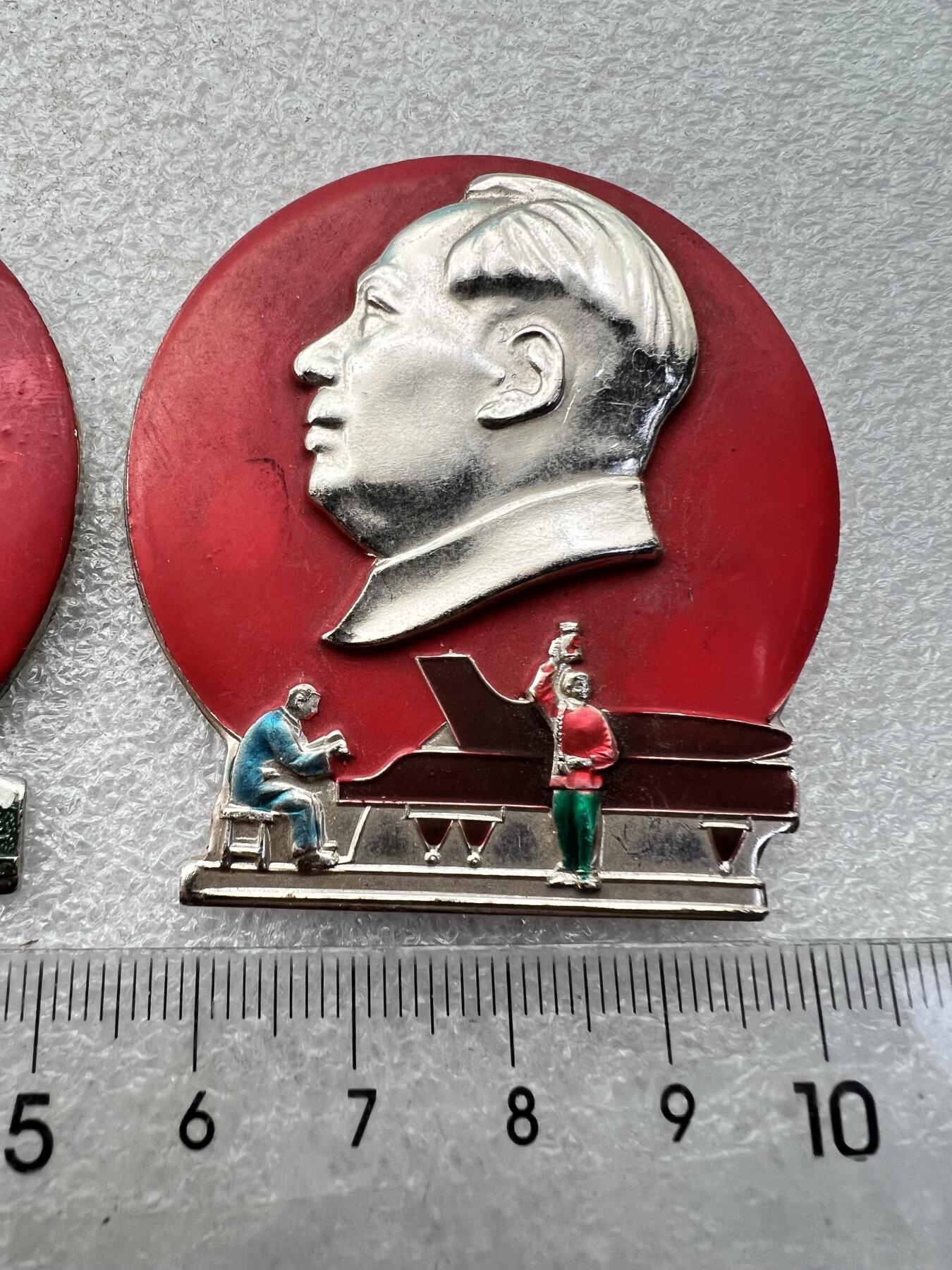 真品毛主席像章、 真品毛主席像章