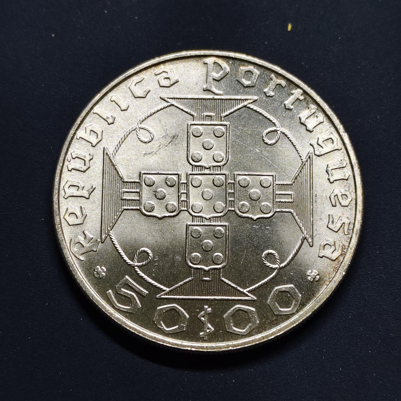 【全场包邮】纯粹捡漏拍497场-持续更新中 圣多美和普林西比1970年50埃斯库多发现圣多美和普林西比500周年纪念银币【34毫米18克65%】