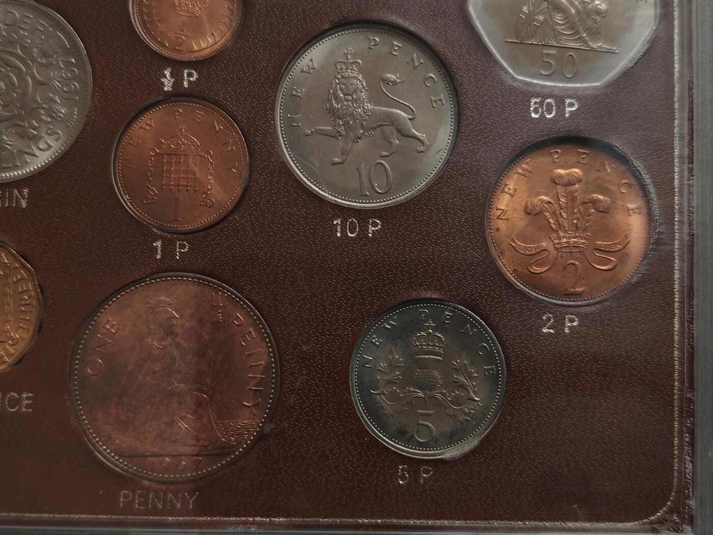 布加迪🐬～世界钱币(上海)🌾第 271 期 /  各国套币和散币 英国🇬🇧 新旧货币套币 12枚